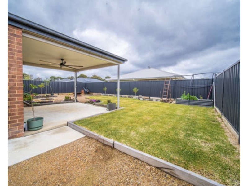 13 Priest Street, White Hills VIC 3550