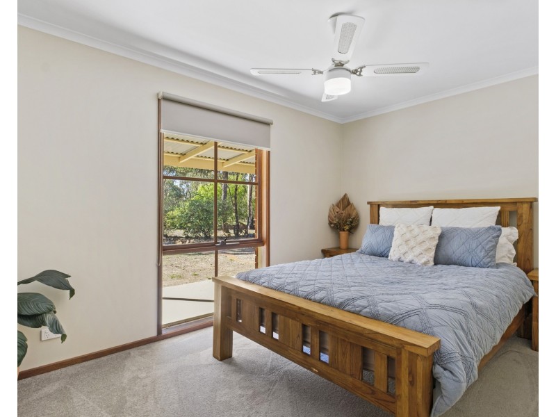 77 Krausgrill Road, Maiden Gully VIC 3551