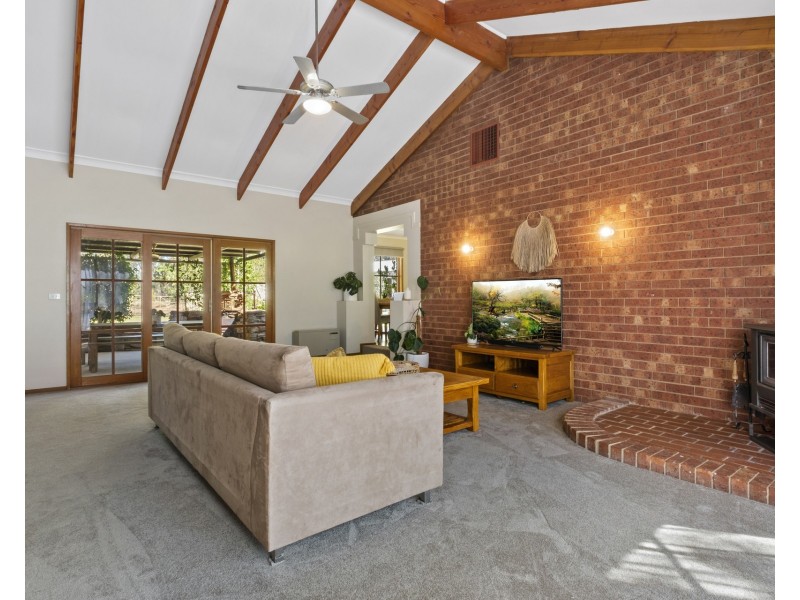 77 Krausgrill Road, Maiden Gully VIC 3551