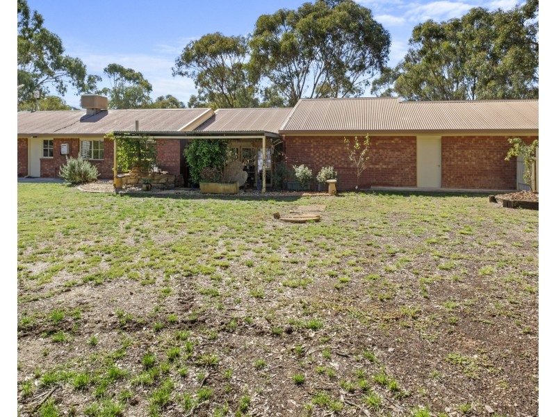 77 Krausgrill Road, Maiden Gully VIC 3551