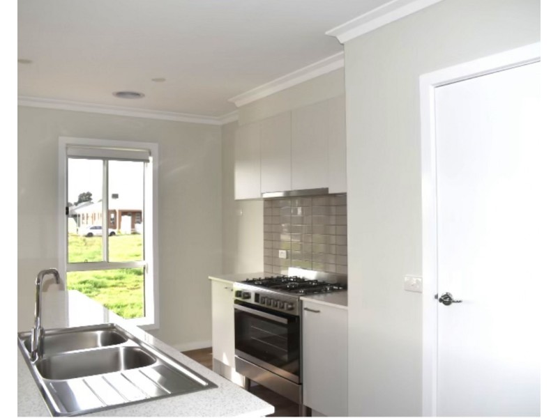 5  Magnolia Court, Epsom VIC 3551