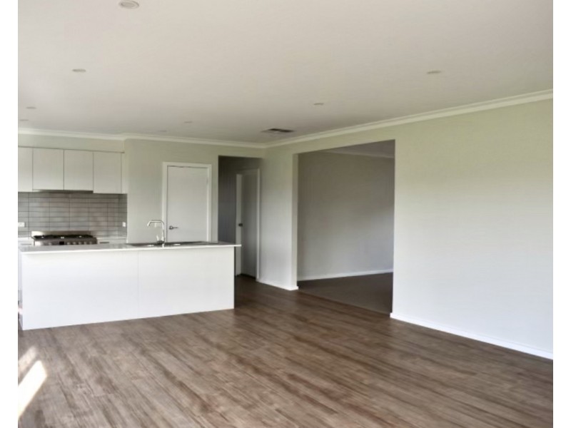 5  Magnolia Court, Epsom VIC 3551