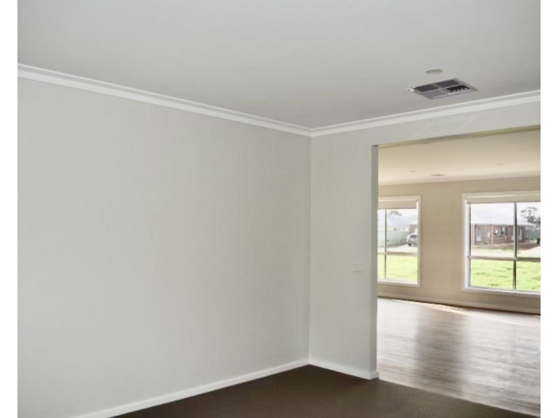 5  Magnolia Court, Epsom VIC 3551