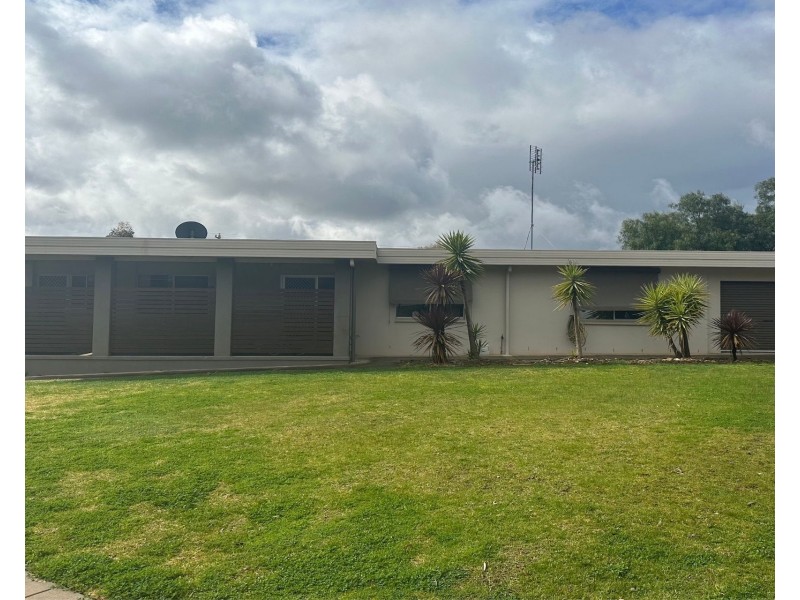 15 Imperial Court, California Gully VIC 3556