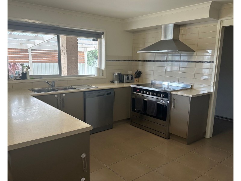 15 Imperial Court, California Gully VIC 3556