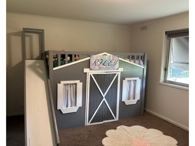 15 Imperial Court, California Gully VIC 3556