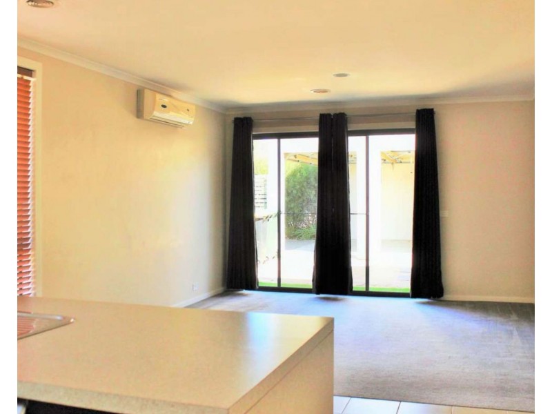 8/4-6 Greenview Circuit, Epsom VIC 3551