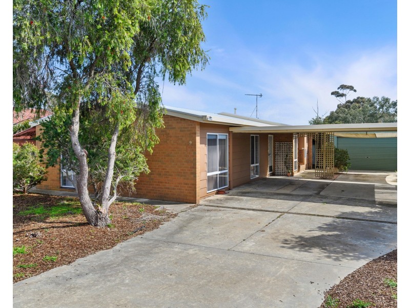 9 Pearce Street, California Gully VIC 3556