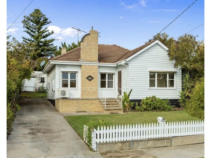 9 Woods Street, Kennington VIC 3550