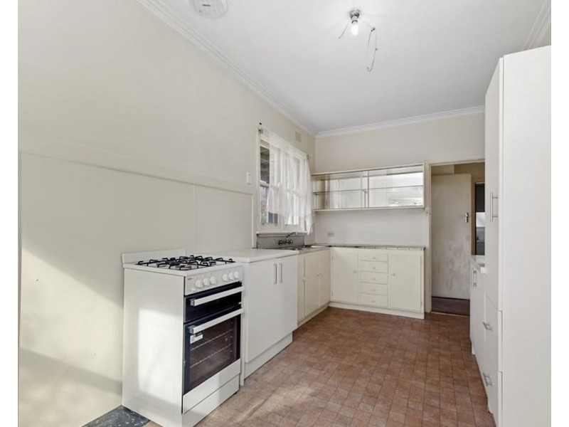 9 Woods Street, Kennington VIC 3550