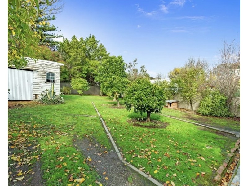 9 Woods Street, Kennington VIC 3550