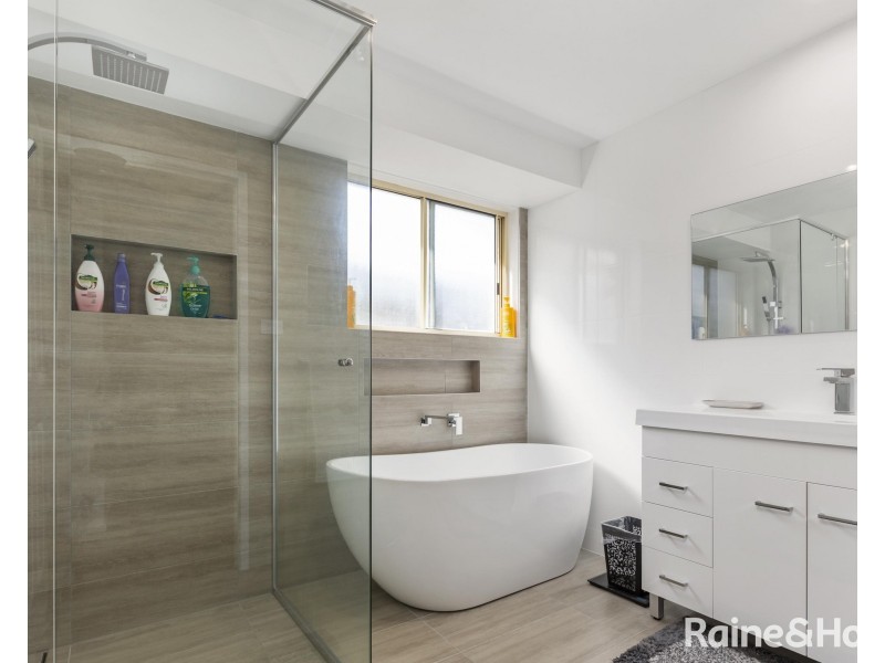 5 Springvale Circuit, Cameron Park NSW 2285