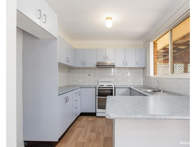 17 Yarran Close, Cameron Park NSW 2285