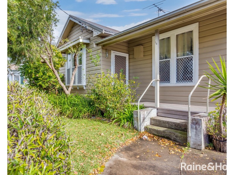 16 York Street, Mayfield NSW 2304