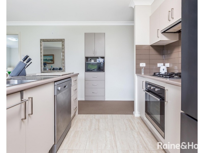 39 Cockatoo Ridge, Aberglasslyn NSW 2320