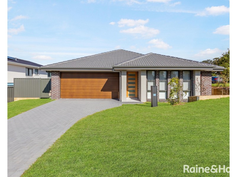 33 Preston Place, Cameron Park NSW 2285