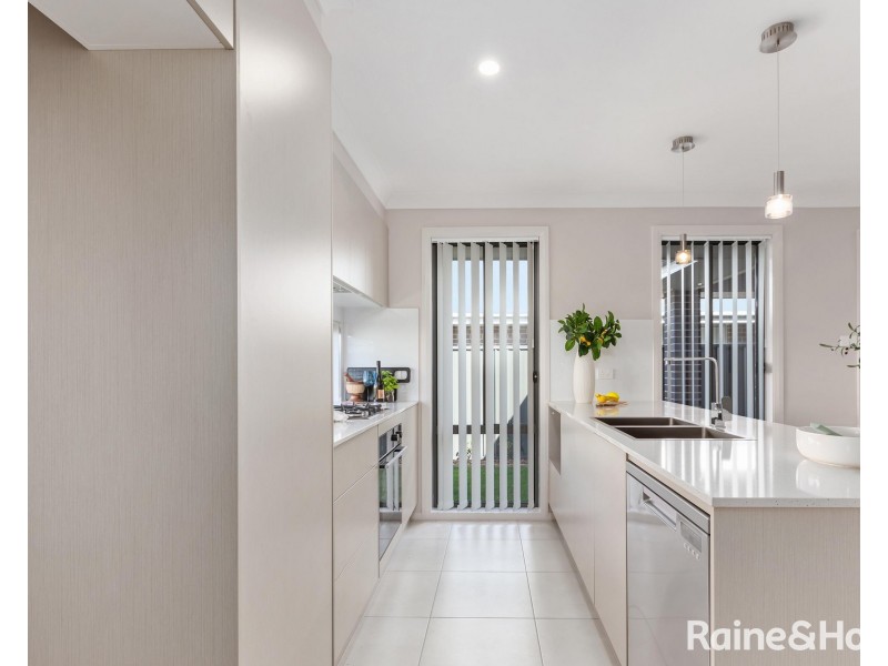 33 Preston Place, Cameron Park NSW 2285