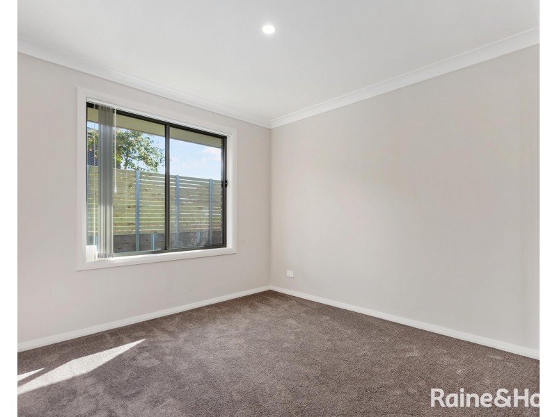 33 Preston Place, Cameron Park NSW 2285