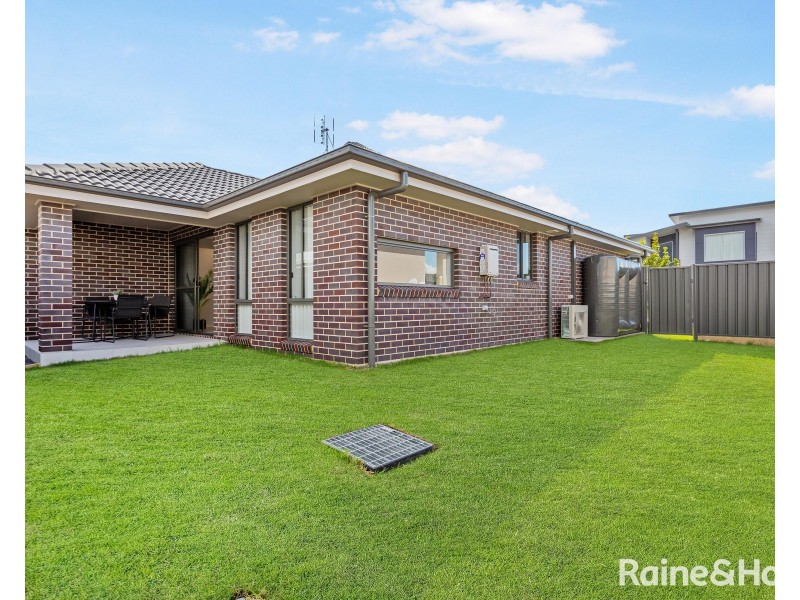 33 Preston Place, Cameron Park NSW 2285