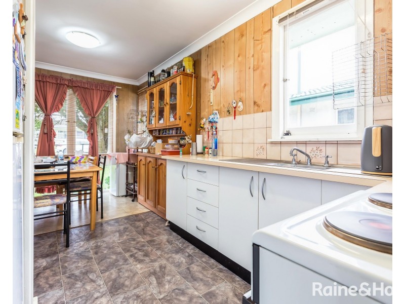 17 Kingstown Road, Woodberry NSW 2322
