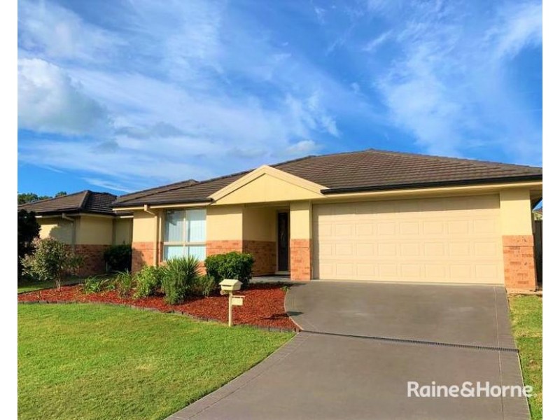 2/13 Diamond Circuit, Rutherford NSW 2320