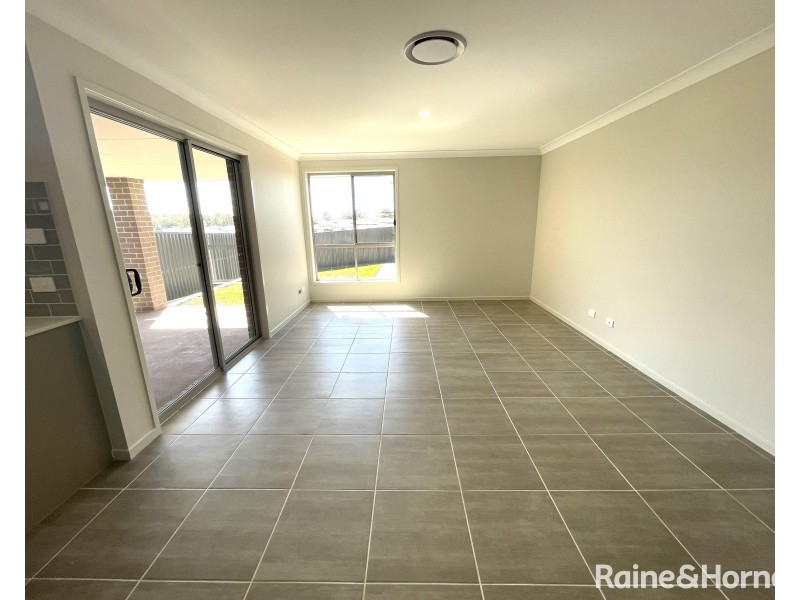 77 Aberglasslyn Road, Rutherford NSW 2320