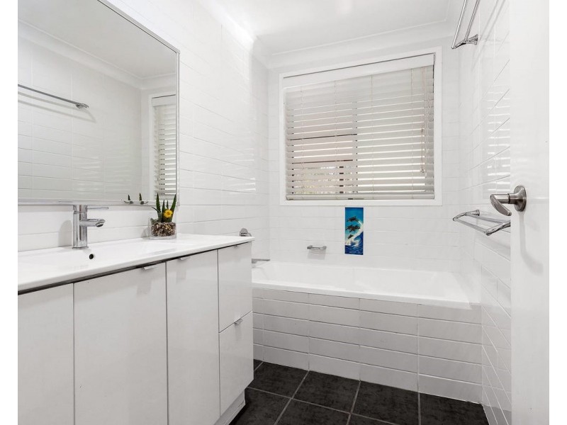 51 Burton Road, Eleebana NSW 2282