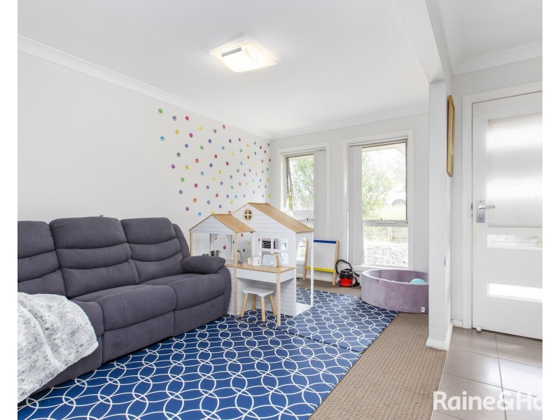 1/10A Russell Street, Gillieston Heights NSW 2321