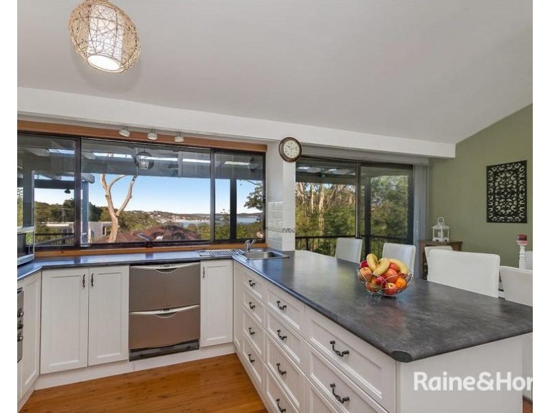 43 Croft Road, Eleebana NSW 2282