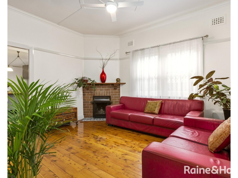 18 Bourke Street, Mayfield NSW 2304