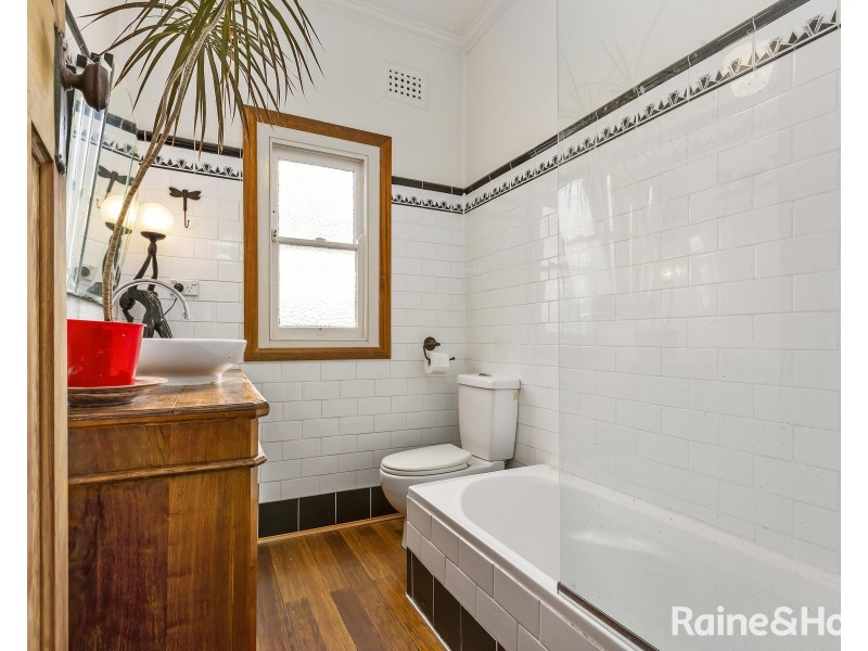 18 Bourke Street, Mayfield NSW 2304