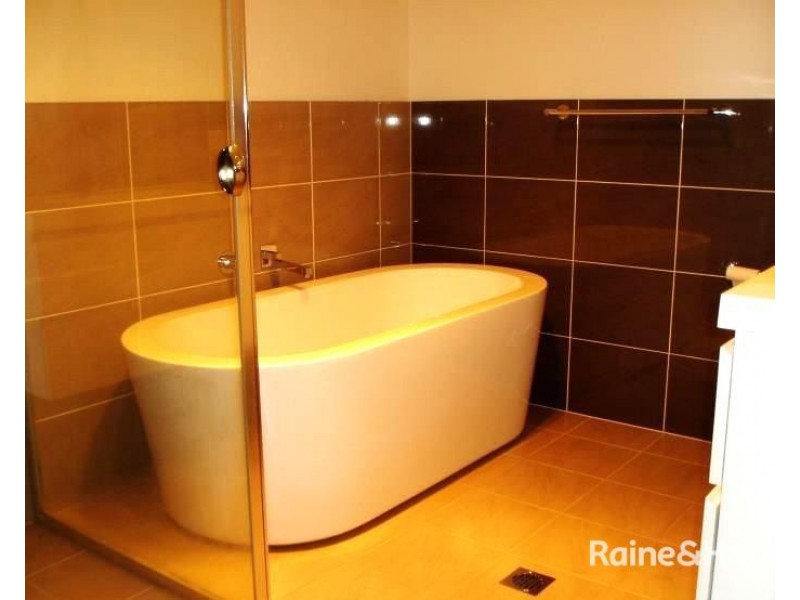 2/10A Russell Street, Gillieston Heights NSW 2321