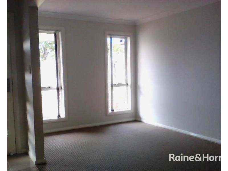 2/10A Russell Street, Gillieston Heights NSW 2321