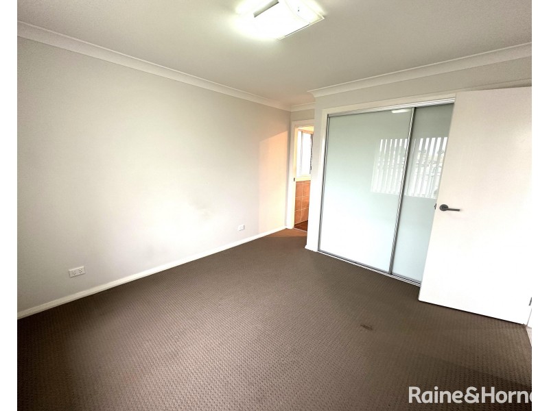 2/10A Russell Street, Gillieston Heights NSW 2321