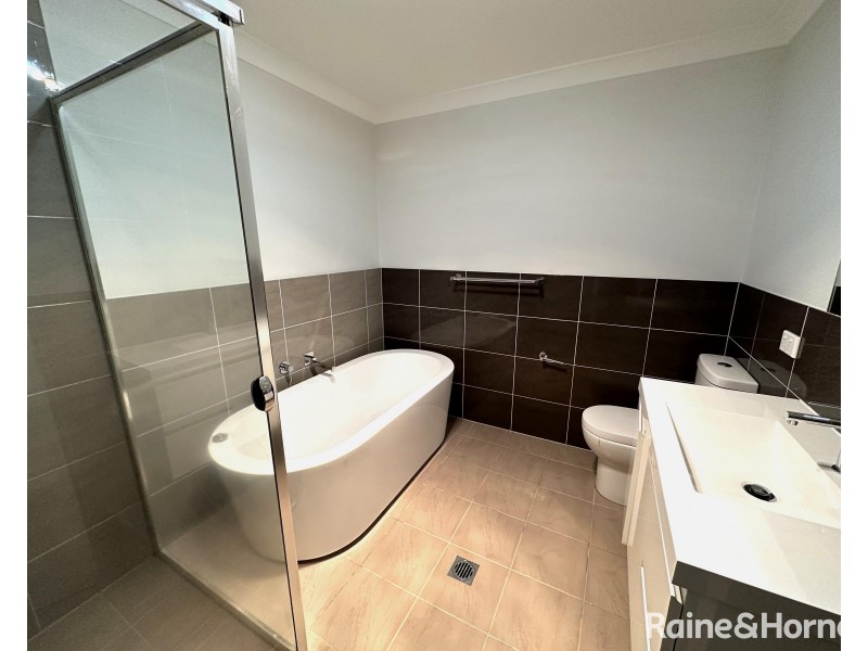 2/10A Russell Street, Gillieston Heights NSW 2321