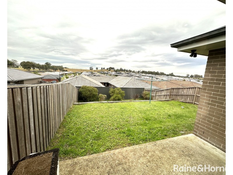2/10A Russell Street, Gillieston Heights NSW 2321