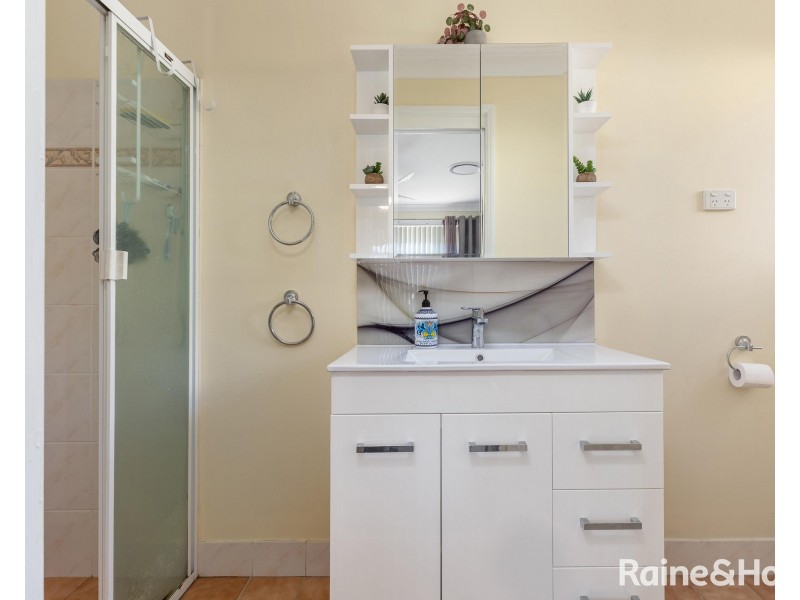 24 Grove Place, Cameron Park NSW 2285