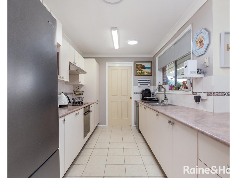 24 Grove Place, Cameron Park NSW 2285