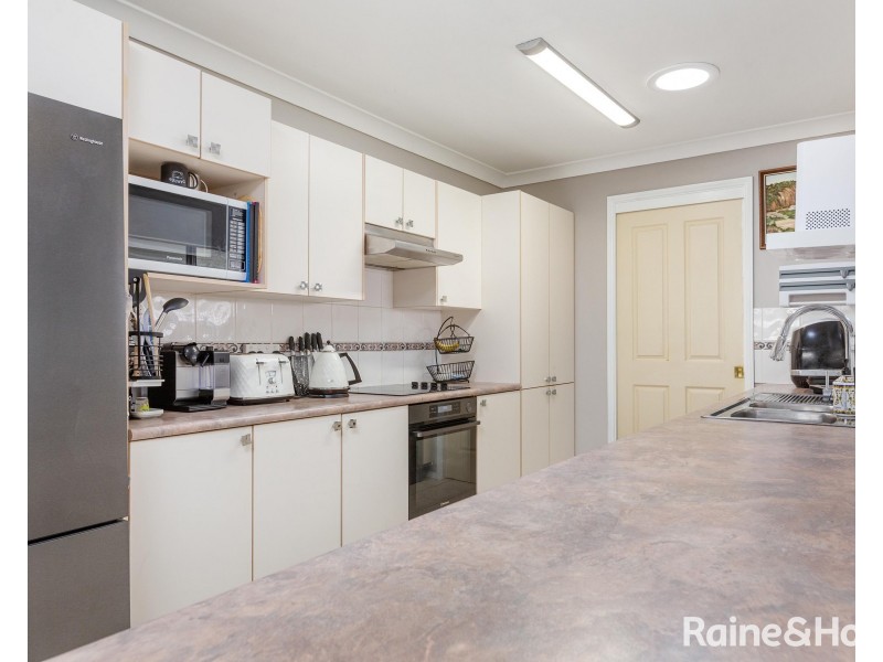 24 Grove Place, Cameron Park NSW 2285