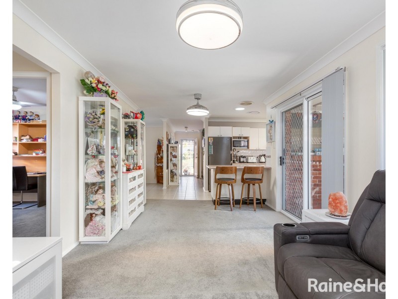 24 Grove Place, Cameron Park NSW 2285