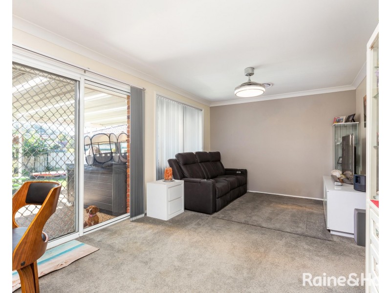 24 Grove Place, Cameron Park NSW 2285