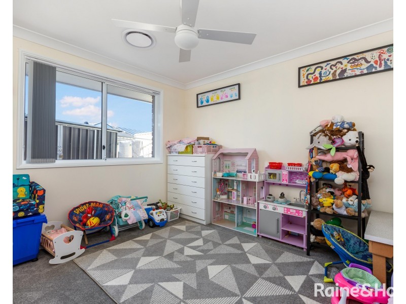 24 Grove Place, Cameron Park NSW 2285