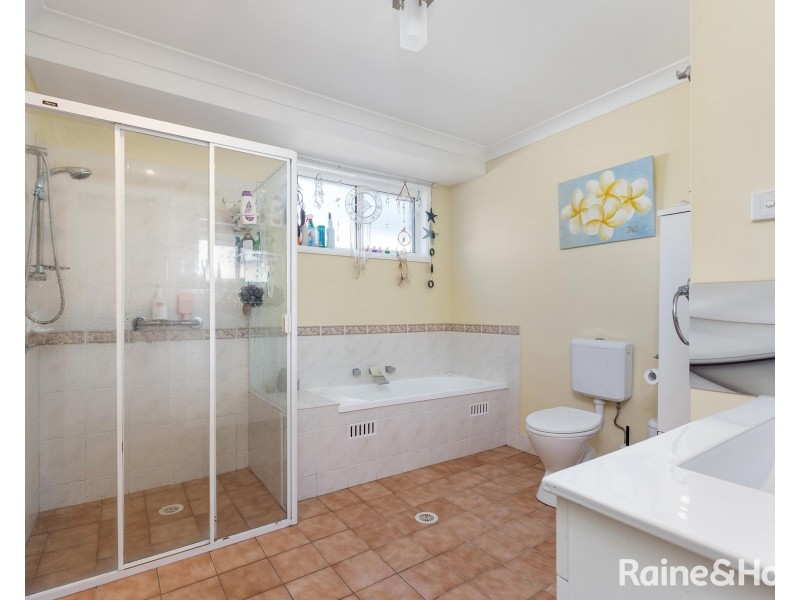 24 Grove Place, Cameron Park NSW 2285