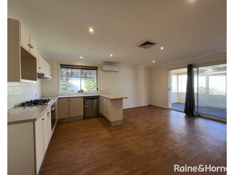 6 Hoya Close, Cameron Park NSW 2285
