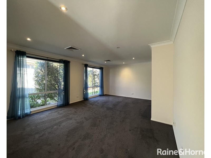 6 Hoya Close, Cameron Park NSW 2285