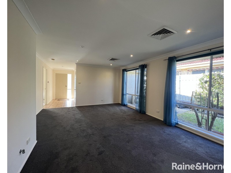 6 Hoya Close, Cameron Park NSW 2285