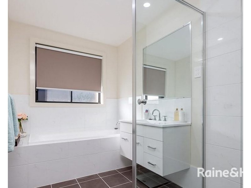 19 Armour Drive, Cameron Park NSW 2285