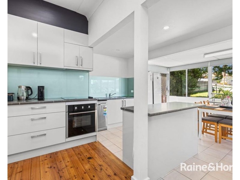 4 Albert Street, Tingira Heights NSW 2290