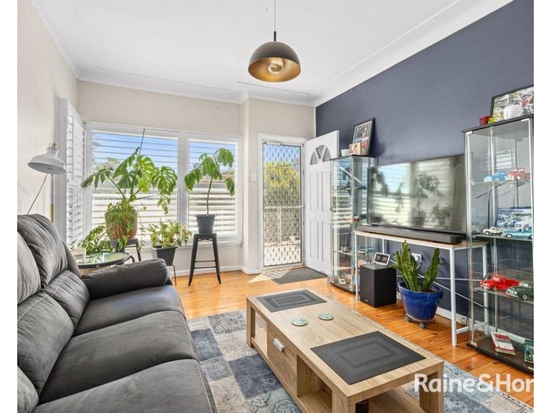 4 Albert Street, Tingira Heights NSW 2290