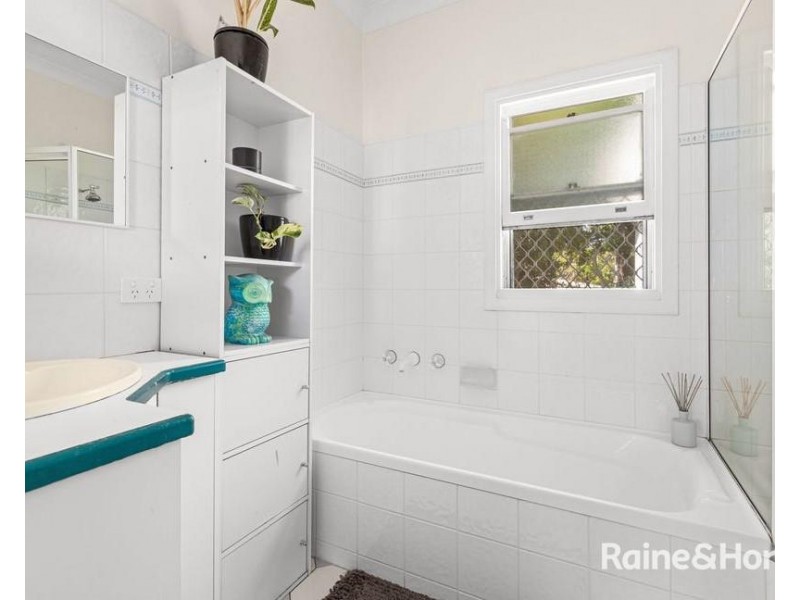 4 Albert Street, Tingira Heights NSW 2290